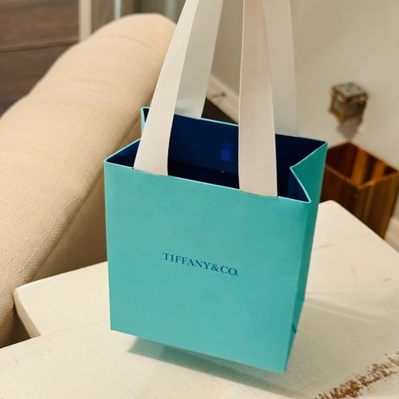 Return to Tiffany & Co® heart tag necklace in sterling silver w/ enamel finish. - Picture 13 of 16